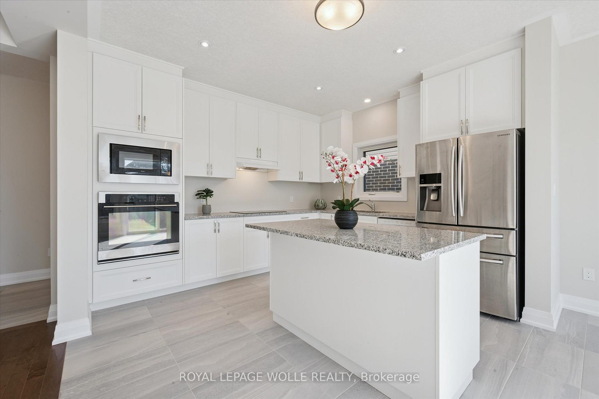 Photo 9 of 916 Valencia Court, Kitchener — HOMEH