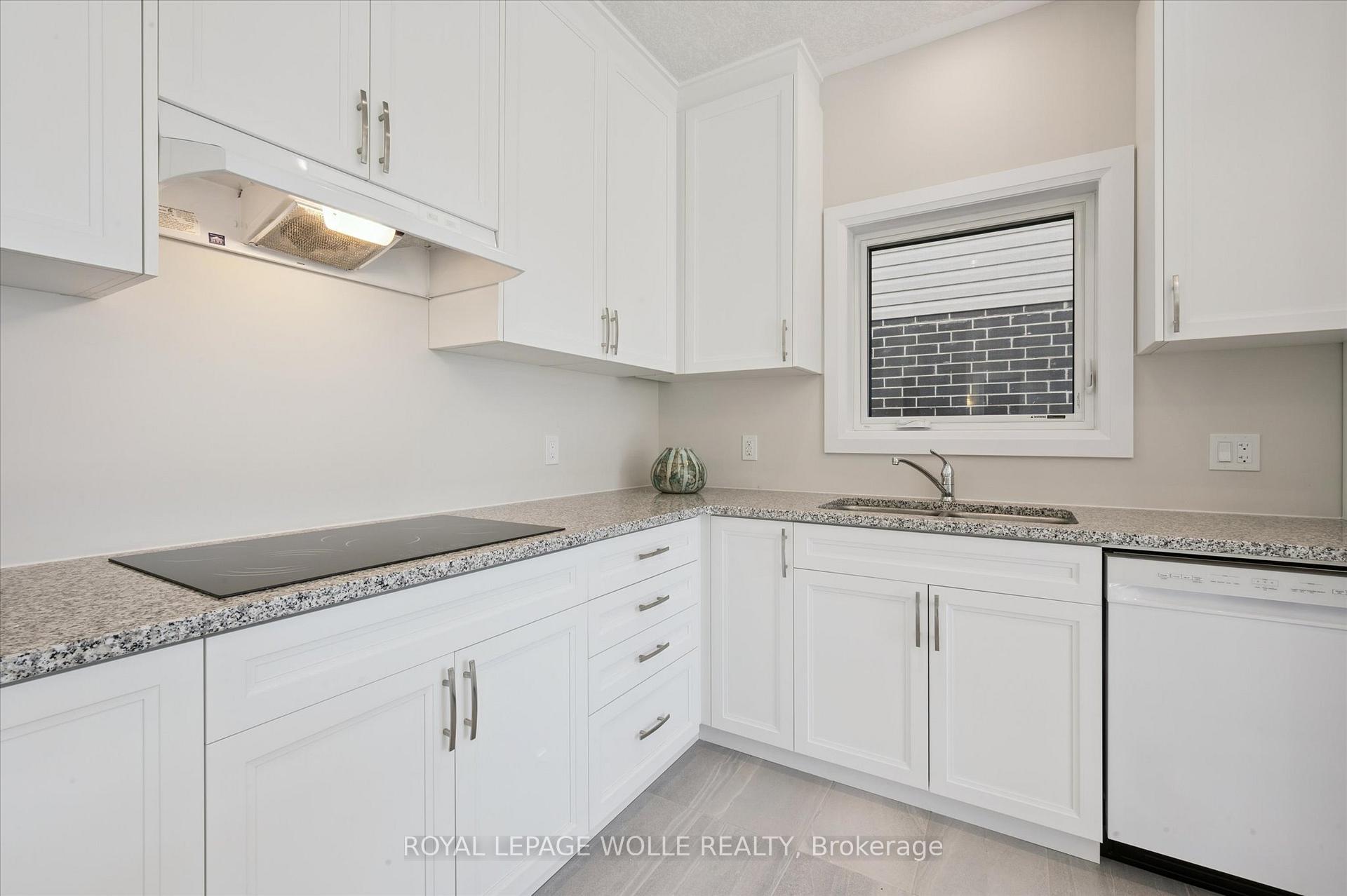 Photo 10 of 916 Valencia Court, Kitchener — HOMEH
