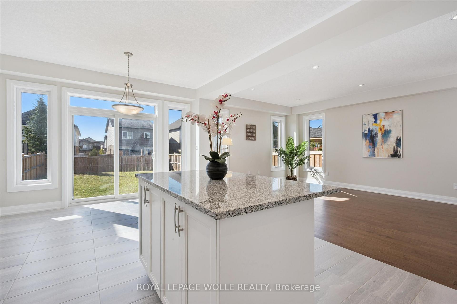 Photo 11 of 916 Valencia Court, Kitchener — HOMEH