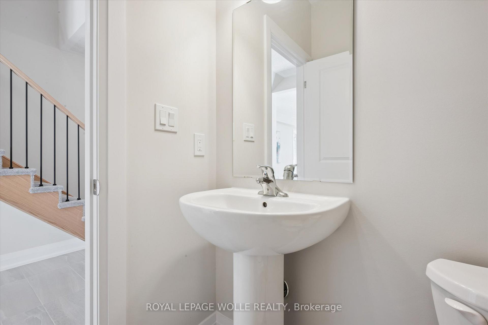 Photo 12 of 916 Valencia Court, Kitchener — HOMEH