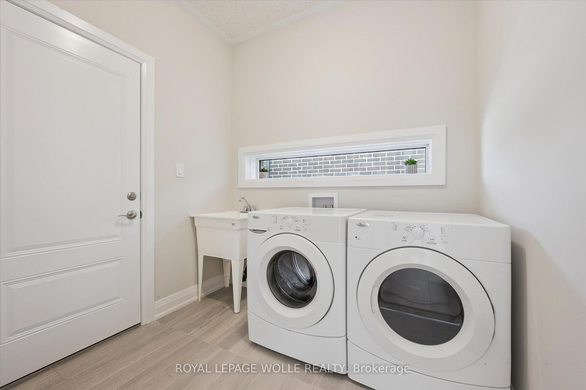Photo 13 of 916 Valencia Court, Kitchener — HOMEH
