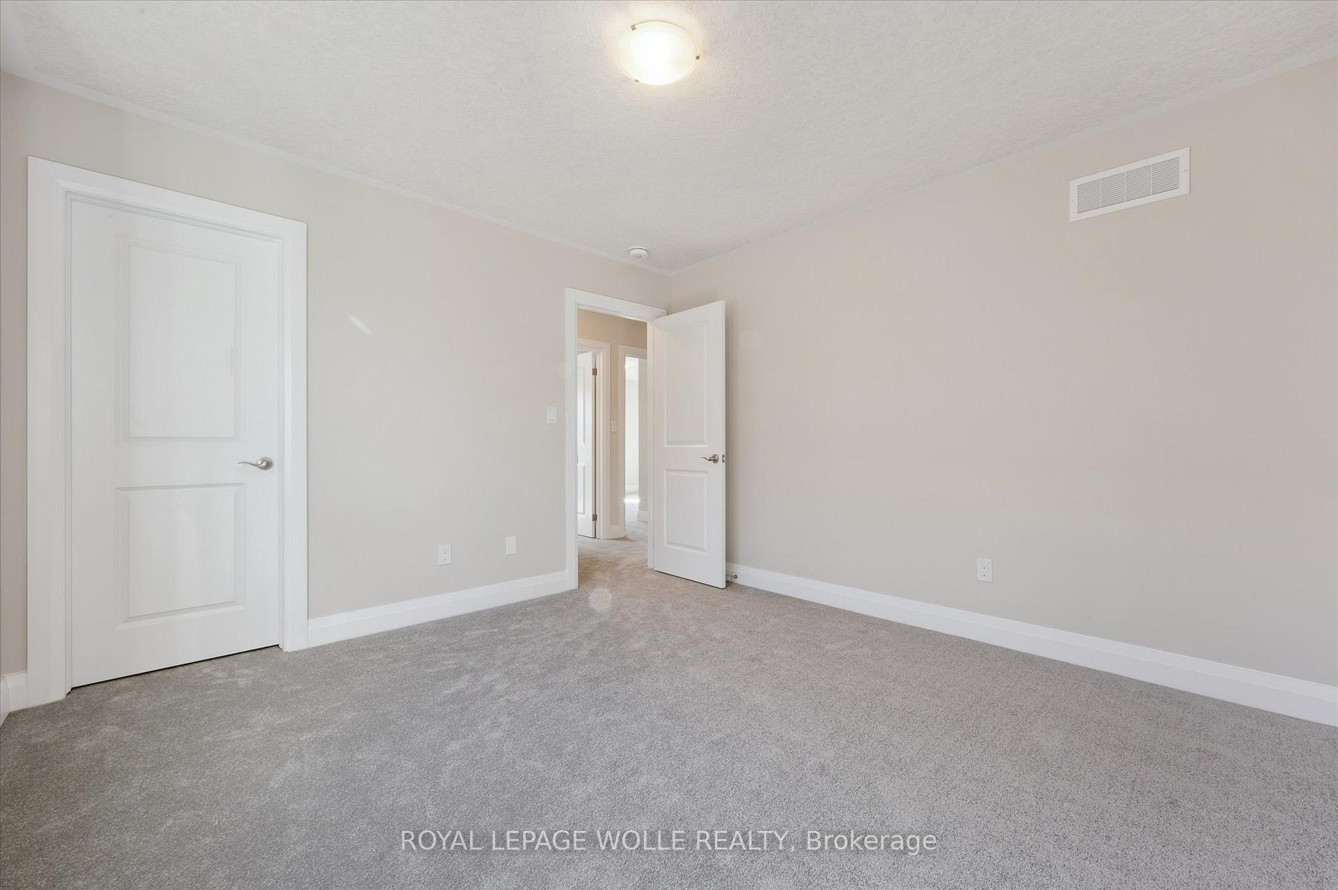 Photo 18 of 916 Valencia Court, Kitchener — HOMEH