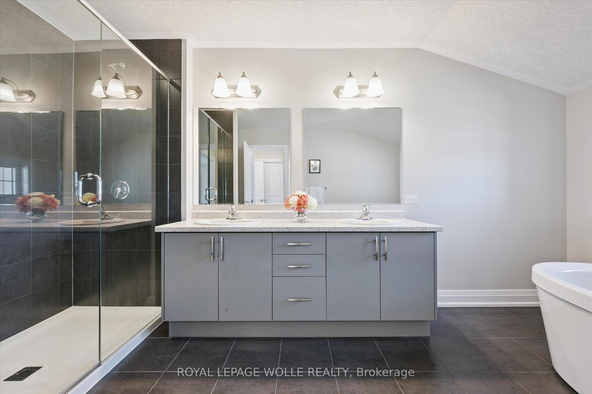 Photo 24 of 916 Valencia Court, Kitchener — HOMEH