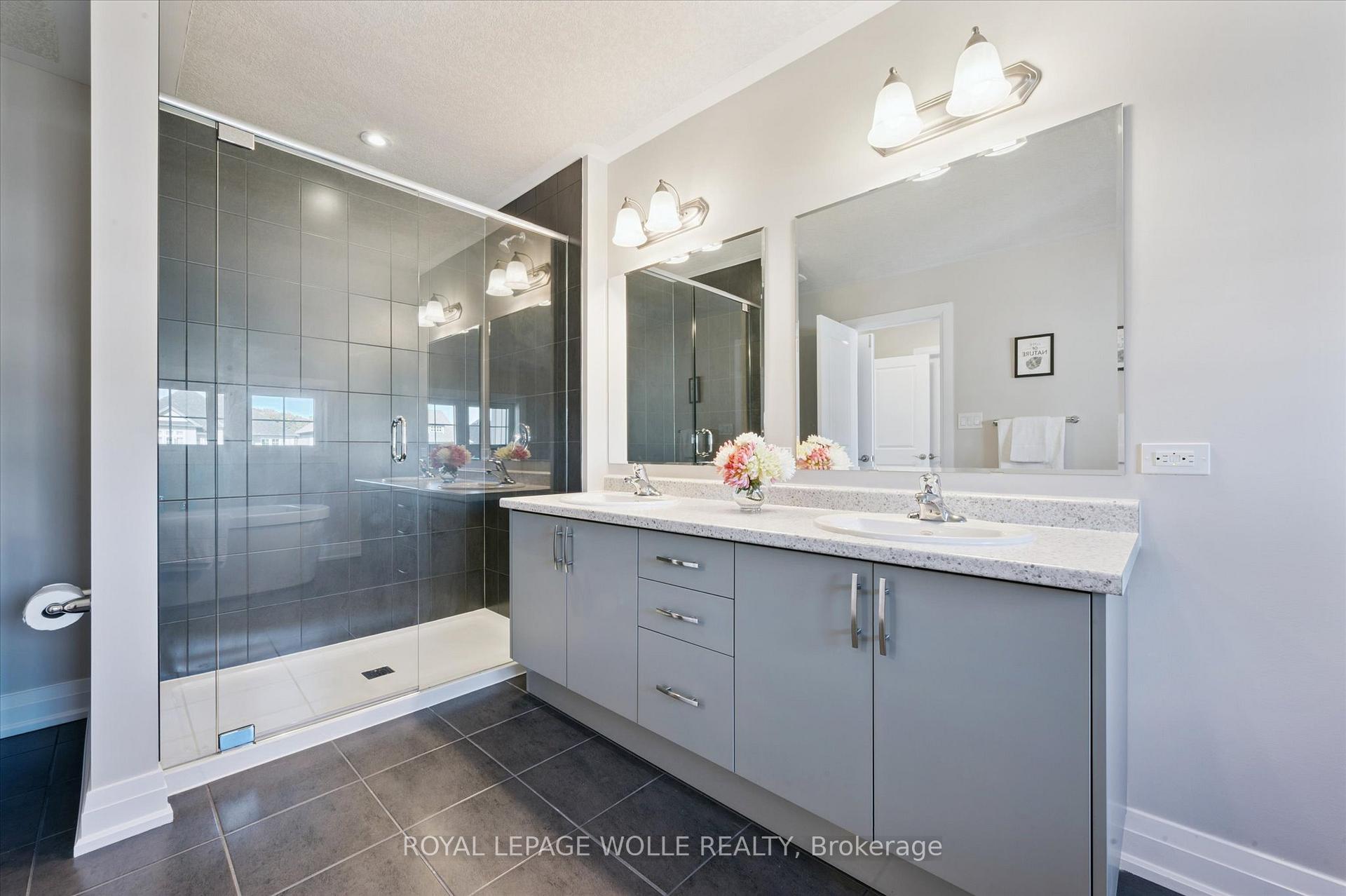 Photo 26 of 916 Valencia Court, Kitchener — HOMEH