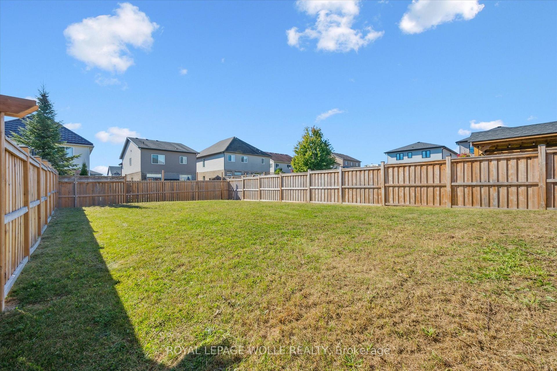 Photo 30 of 916 Valencia Court, Kitchener — HOMEH