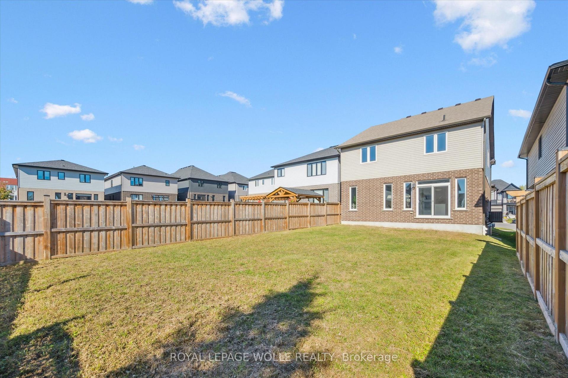 Photo 33 of 916 Valencia Court, Kitchener — HOMEH