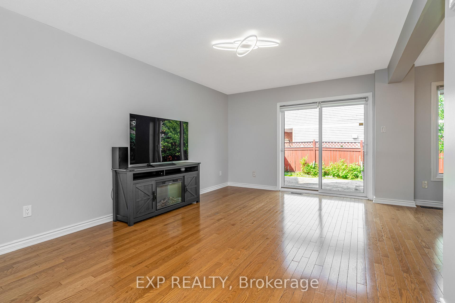 Photo 9 of 50 Saddle Crescent, Ottawa, Hunt Club Park — HOMEH