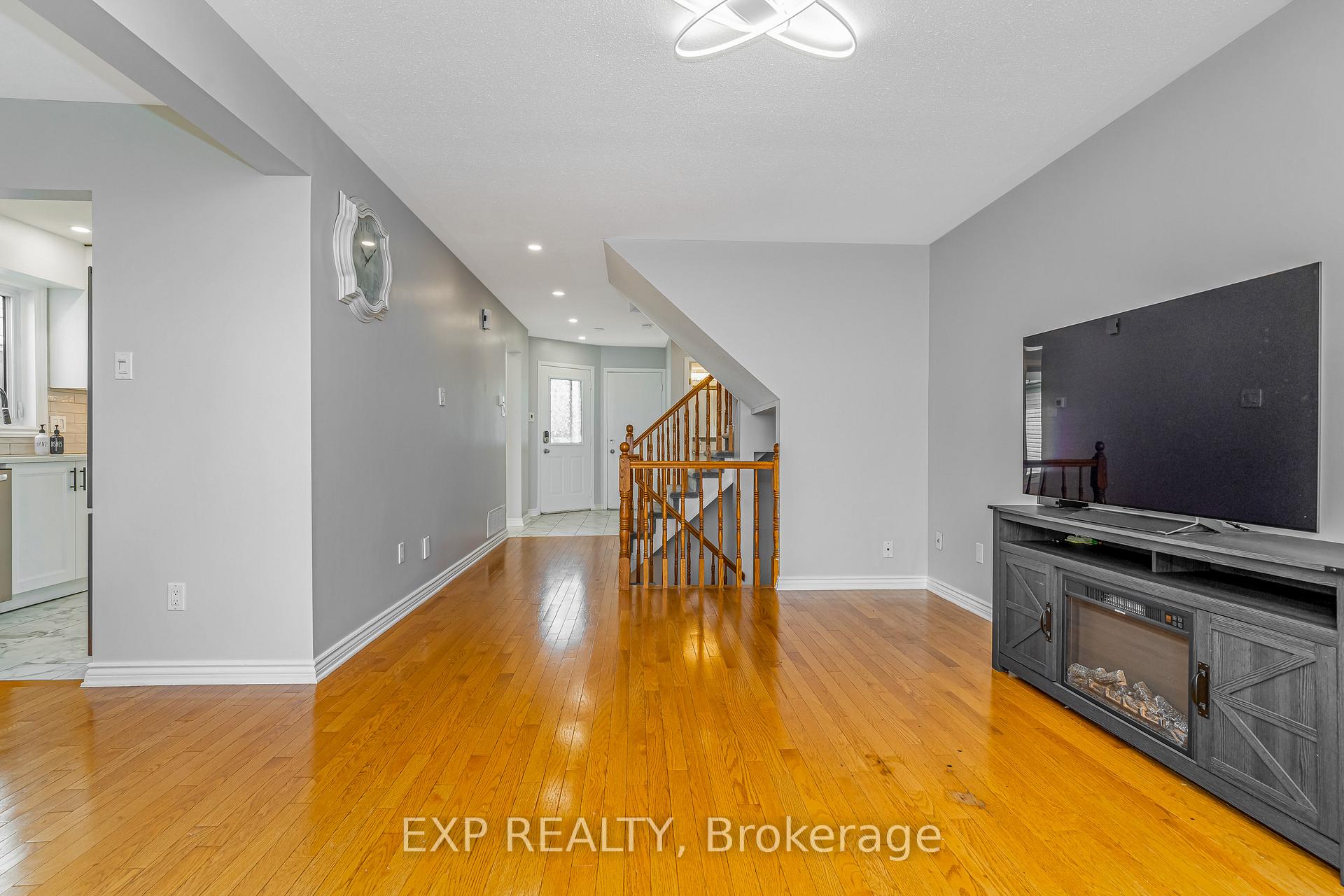 Photo 10 of 50 Saddle Crescent, Ottawa, Hunt Club Park — HOMEH