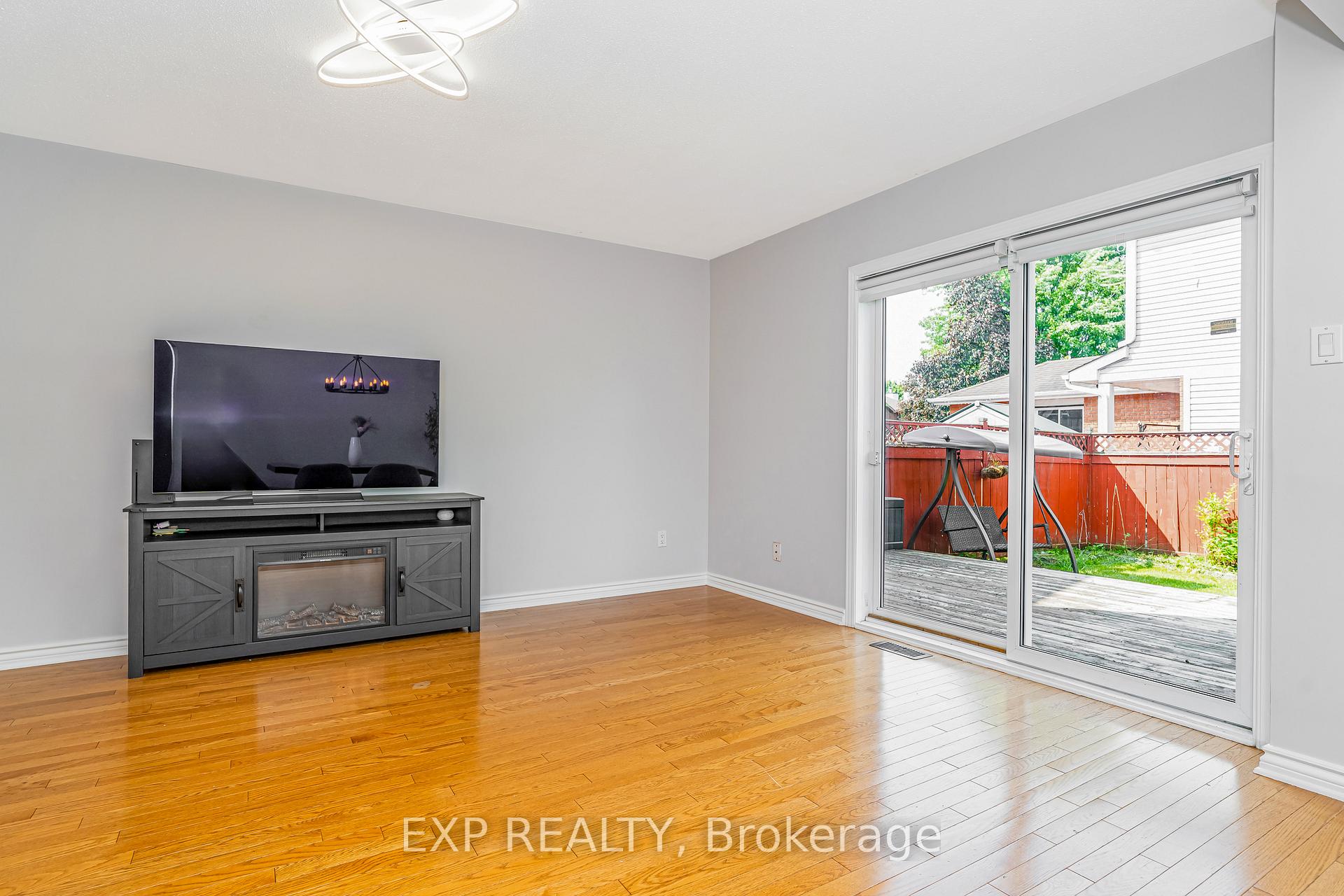 Photo 11 of 50 Saddle Crescent, Ottawa, Hunt Club Park — HOMEH