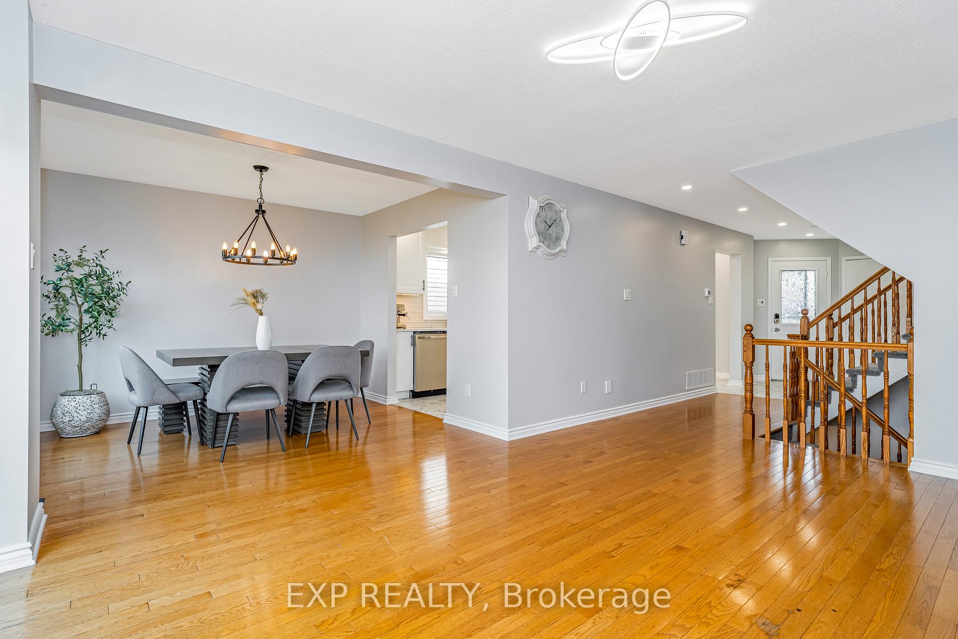 Photo 13 of 50 Saddle Crescent, Ottawa, Hunt Club Park — HOMEH