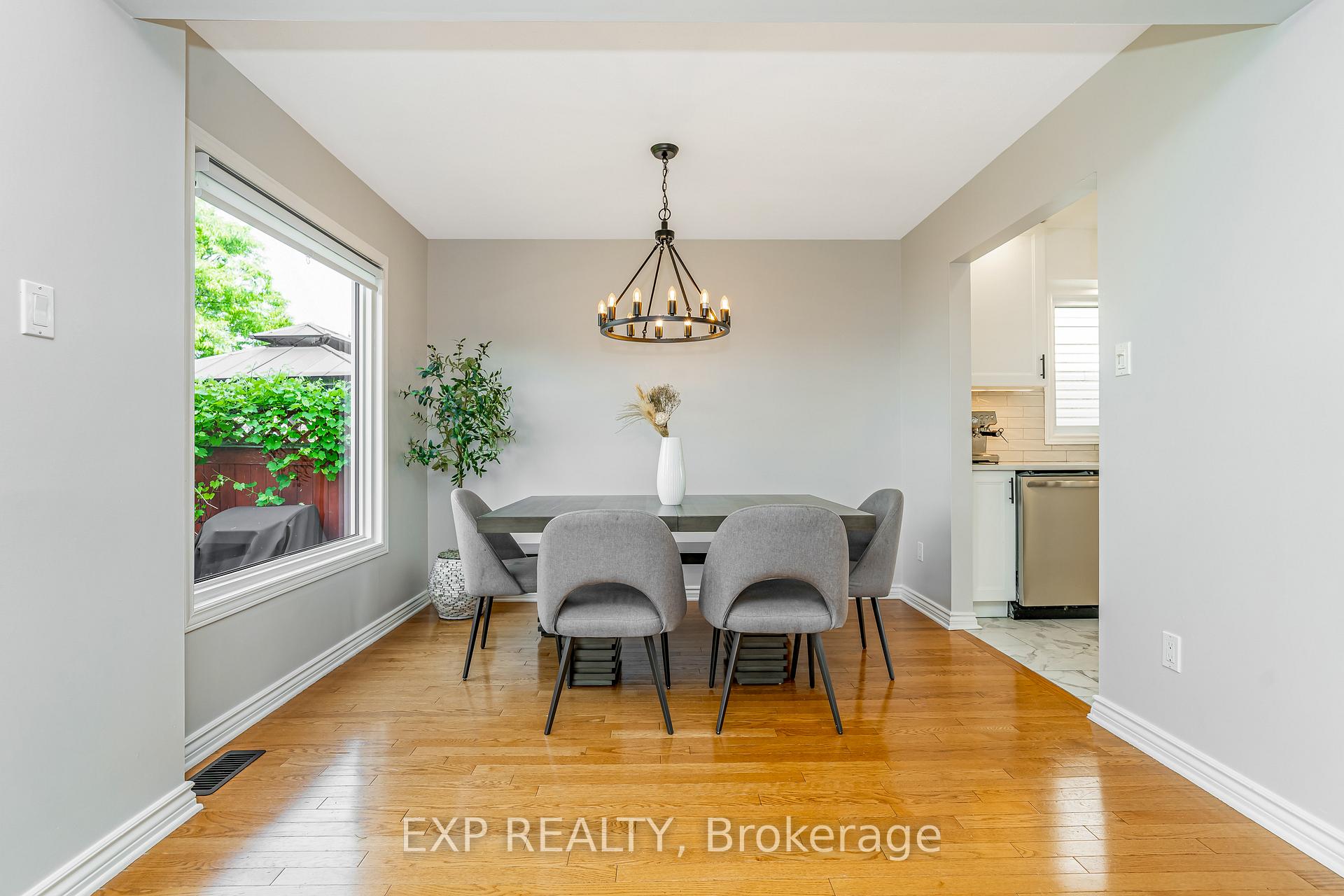 Photo 18 of 50 Saddle Crescent, Ottawa, Hunt Club Park — HOMEH