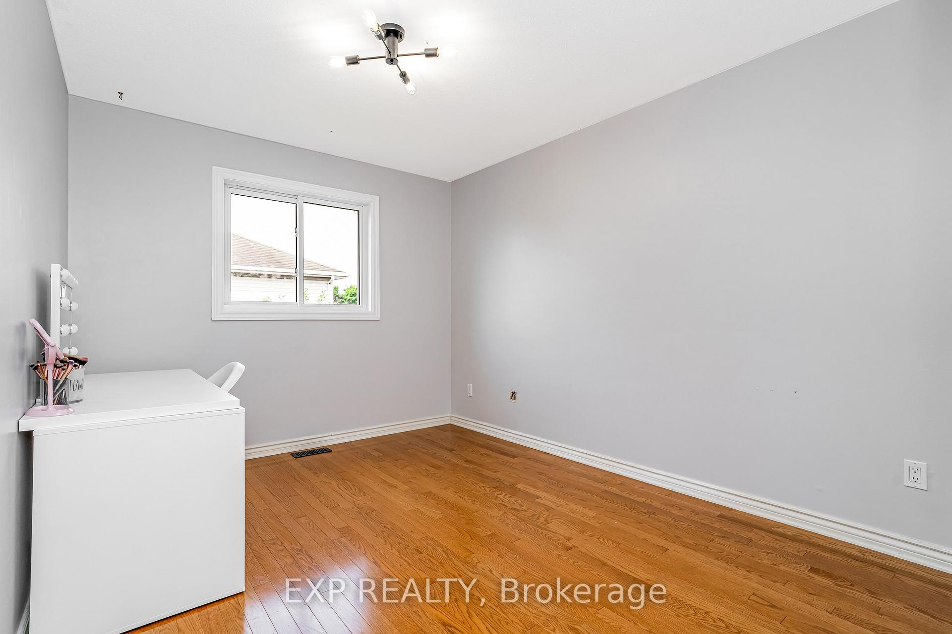 Photo 34 of 50 Saddle Crescent, Ottawa, Hunt Club Park — HOMEH