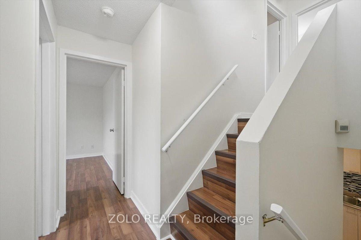 Photo 10 of 230 Royalton Private, Ottawa, Hunt Club Woods — HOMEH