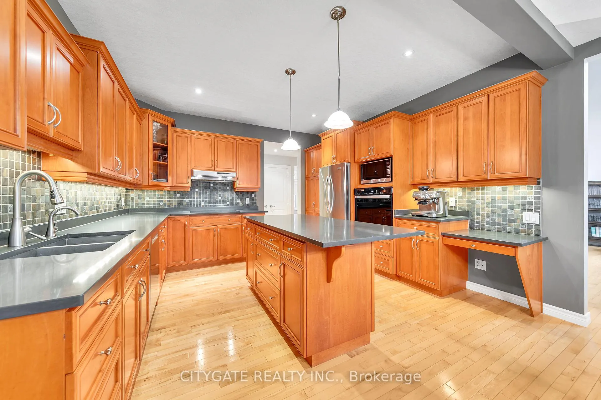 Photo 13 of 552 Falconridge Crescent, Kitchener — HOMEH
