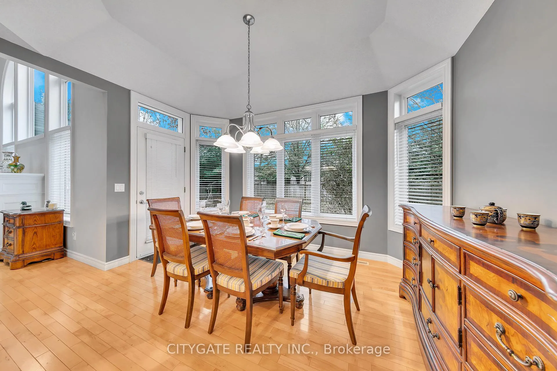Photo 14 of 552 Falconridge Crescent, Kitchener — HOMEH