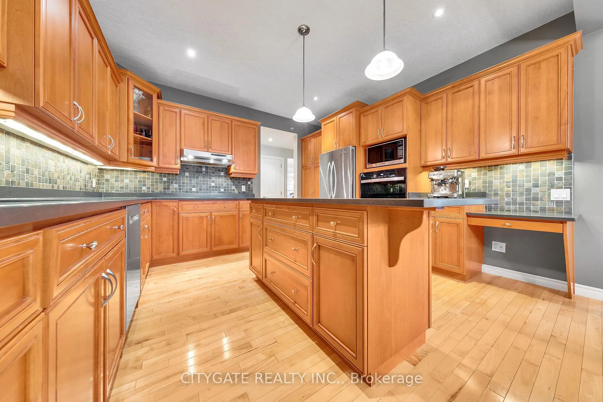Photo 15 of 552 Falconridge Crescent, Kitchener — HOMEH