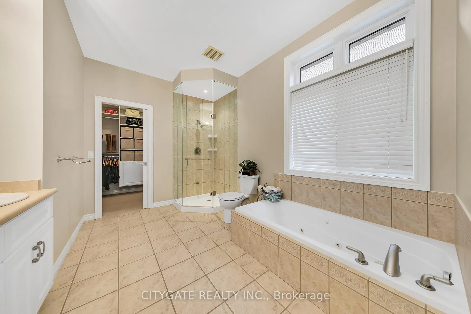 Photo 17 of 552 Falconridge Crescent, Kitchener — HOMEH