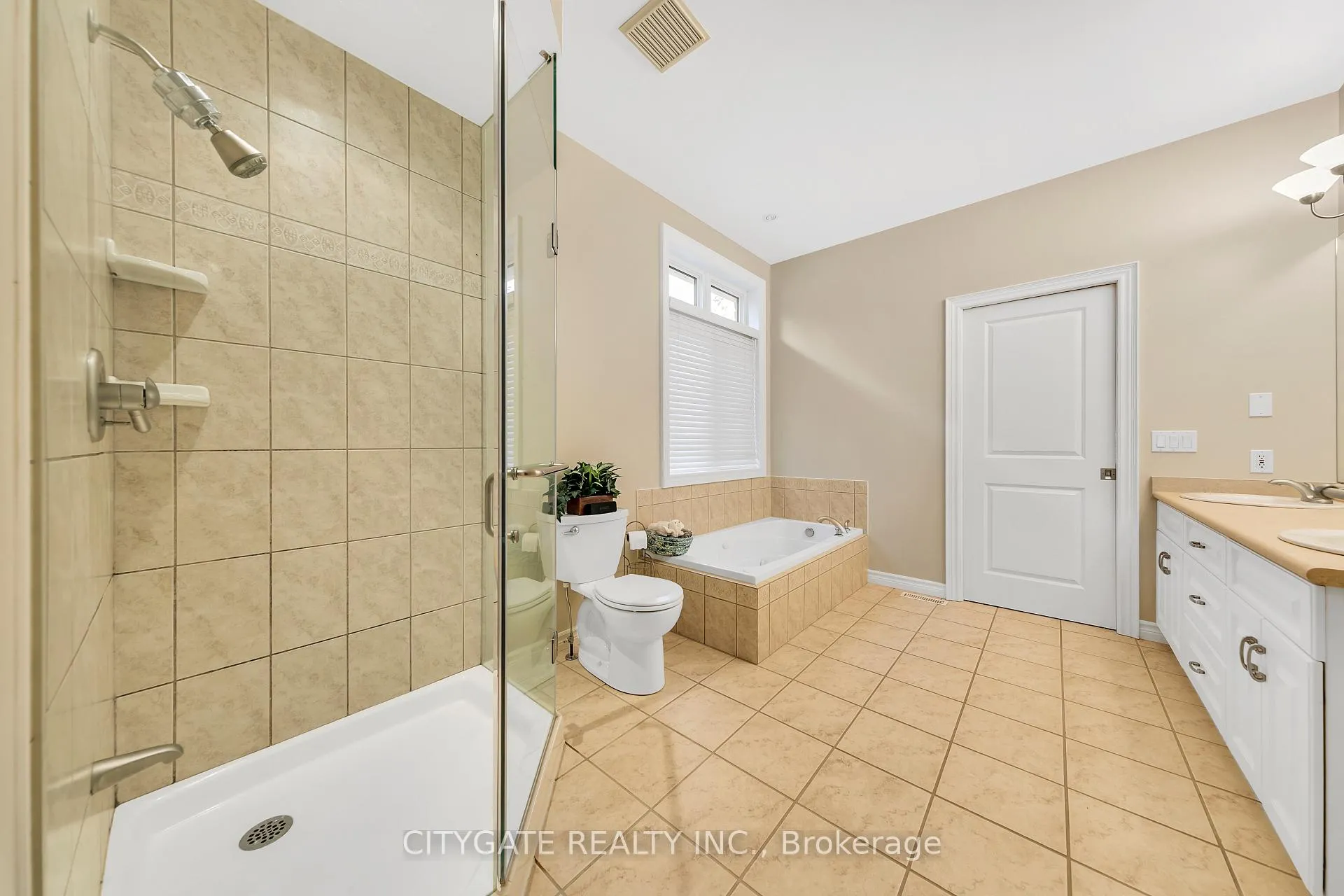 Photo 18 of 552 Falconridge Crescent, Kitchener — HOMEH