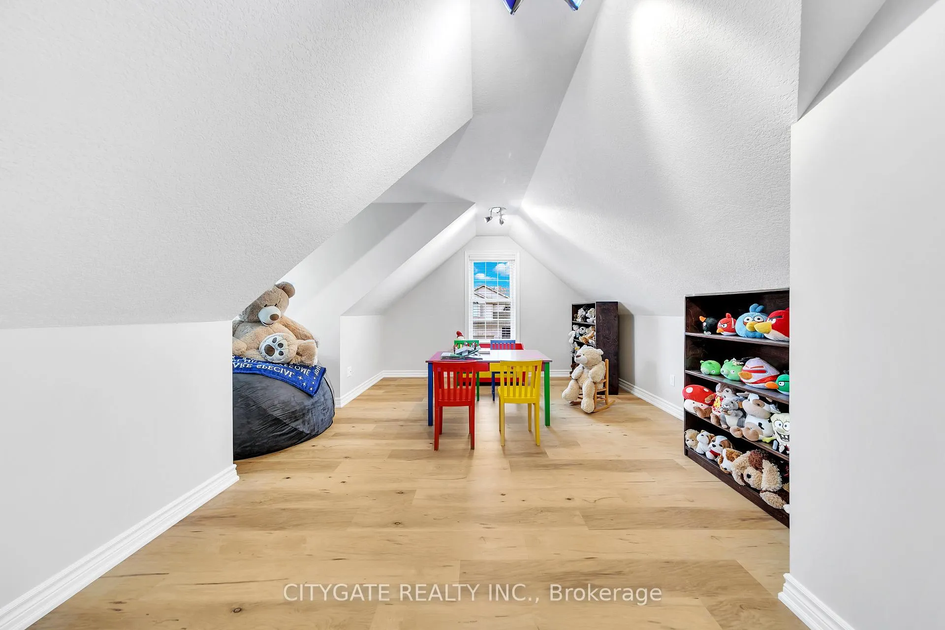 Photo 24 of 552 Falconridge Crescent, Kitchener — HOMEH