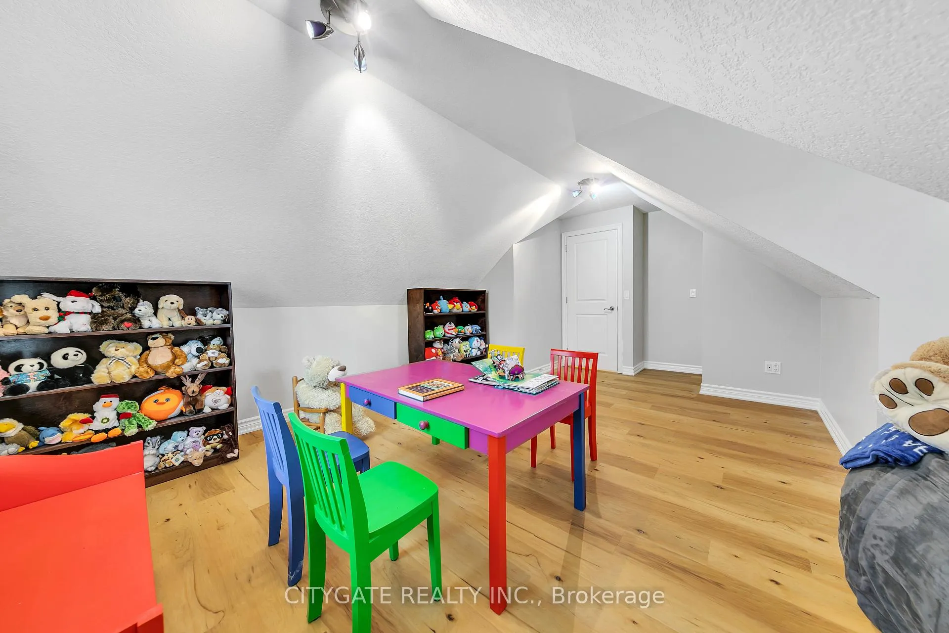 Photo 25 of 552 Falconridge Crescent, Kitchener — HOMEH
