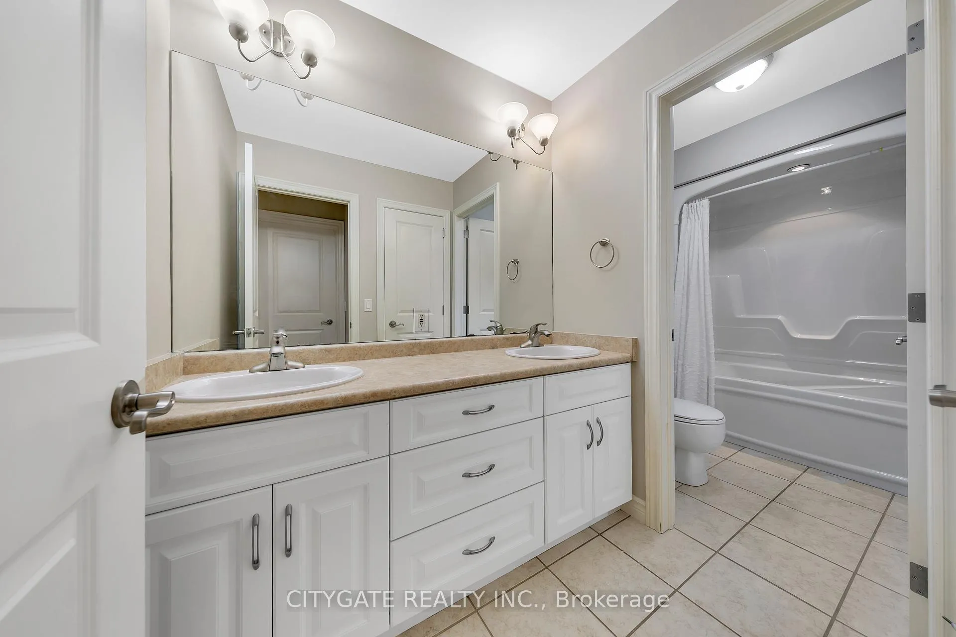 Photo 28 of 552 Falconridge Crescent, Kitchener — HOMEH