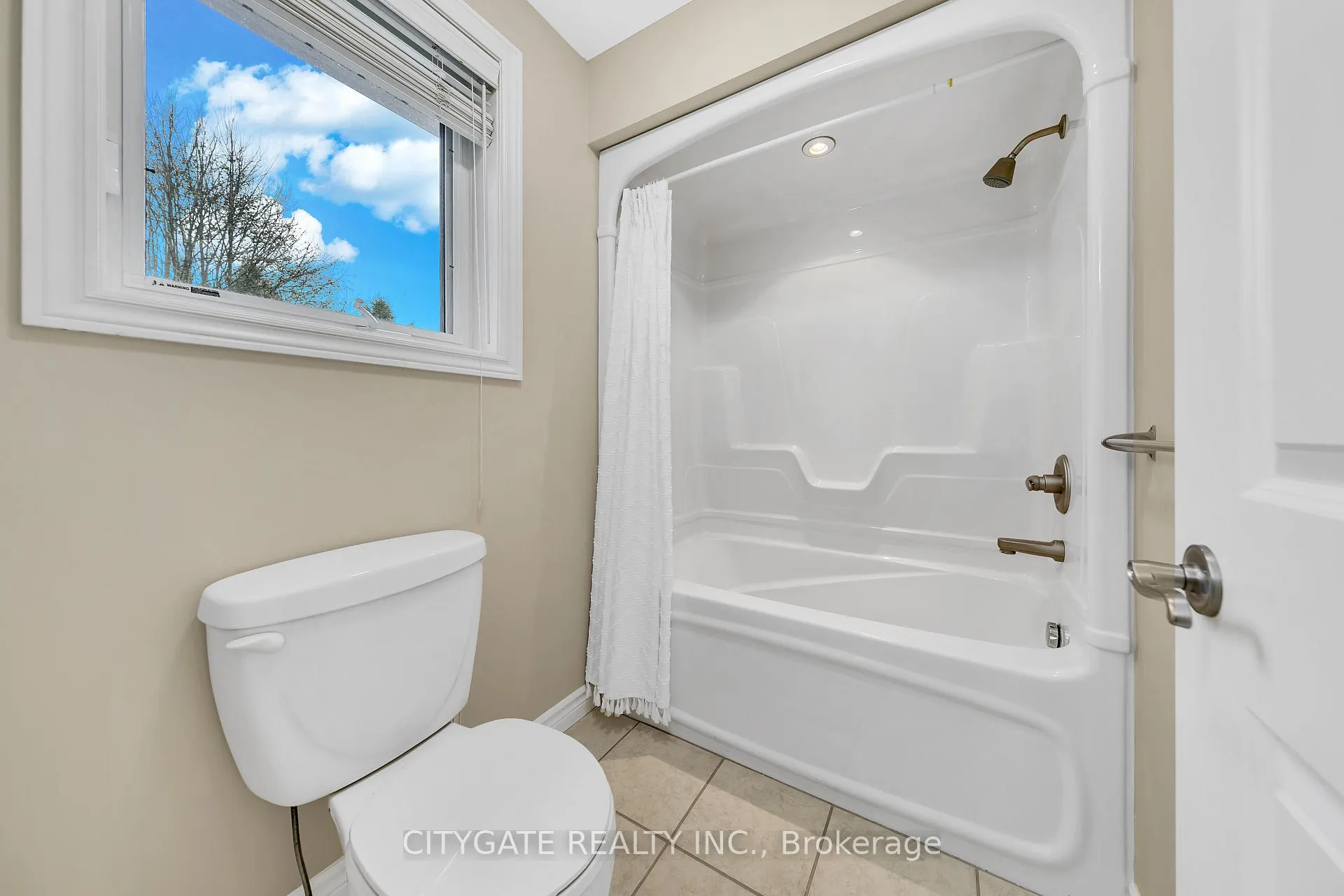Photo 29 of 552 Falconridge Crescent, Kitchener — HOMEH