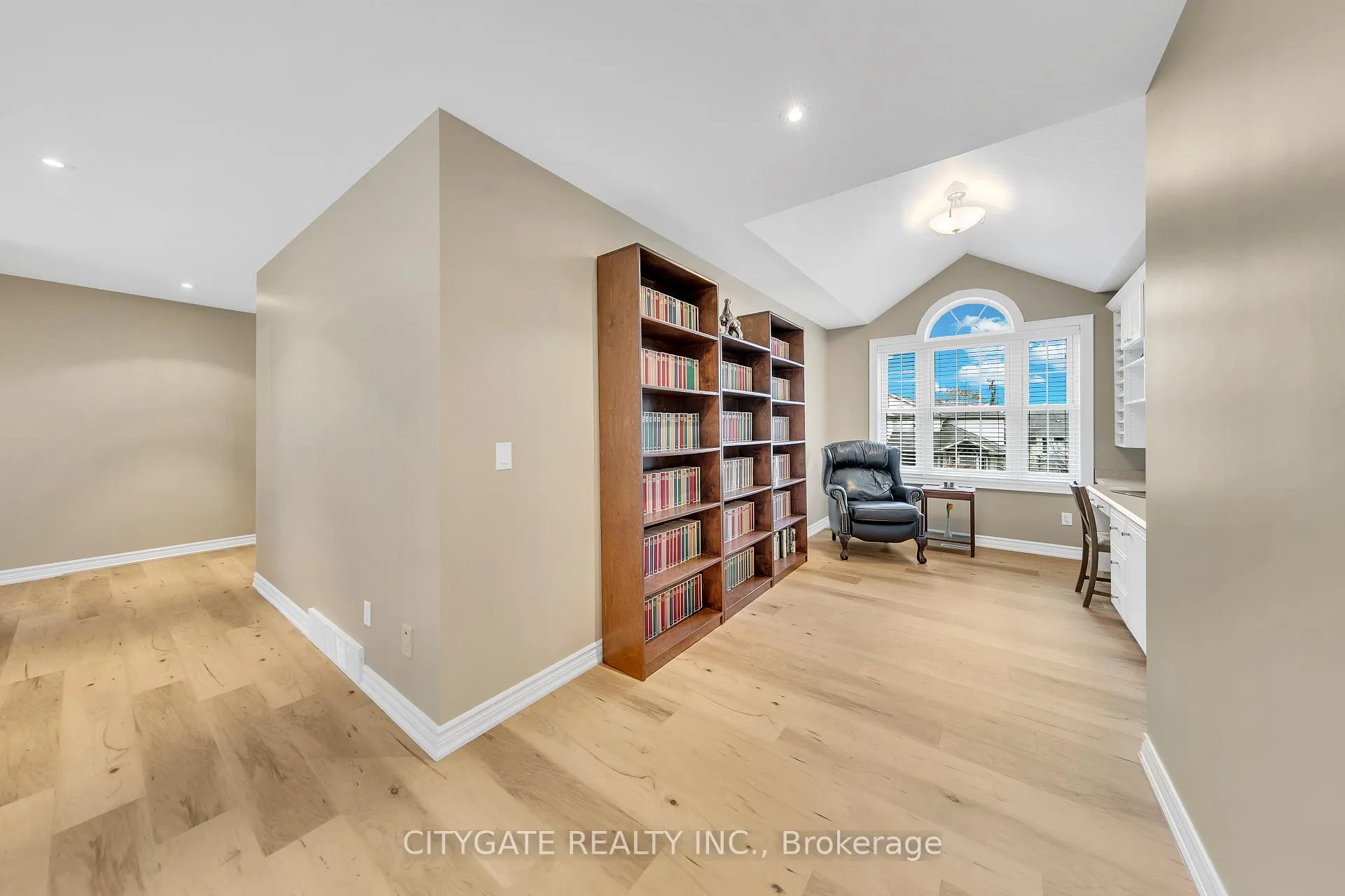 Photo 31 of 552 Falconridge Crescent, Kitchener — HOMEH
