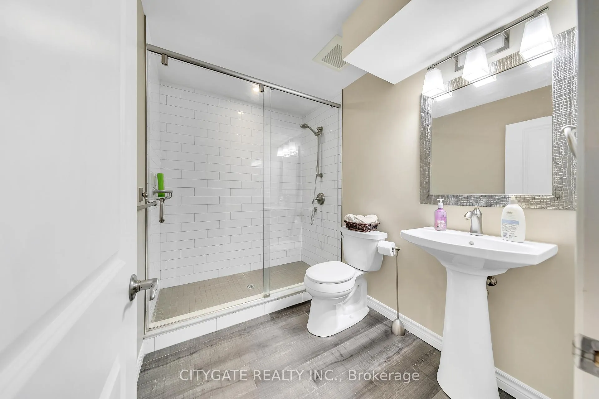 Photo 43 of 552 Falconridge Crescent, Kitchener — HOMEH