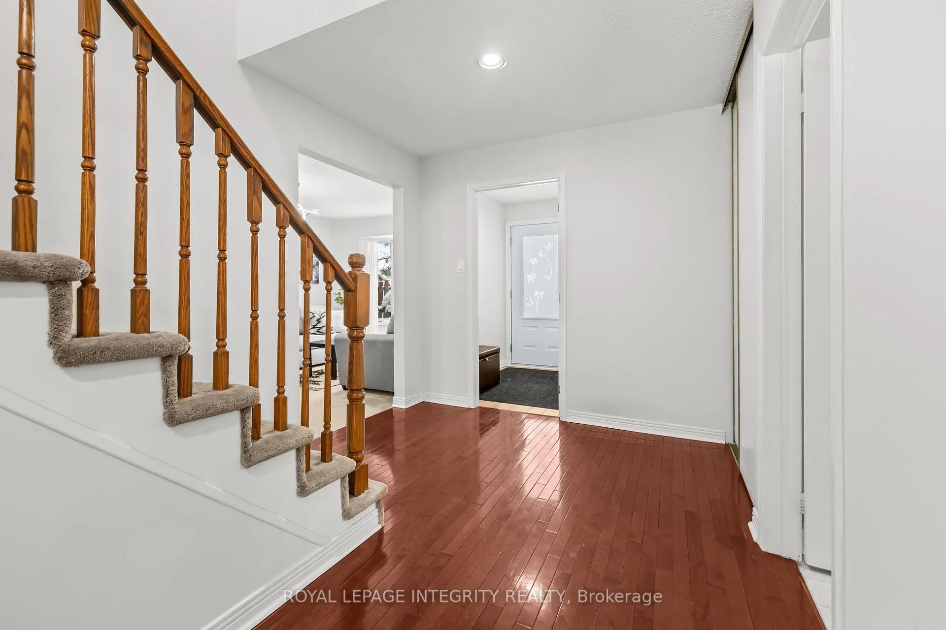 Photo 3 of 830 Acadian Gardens, Ottawa, Convent Glen — HOMEH