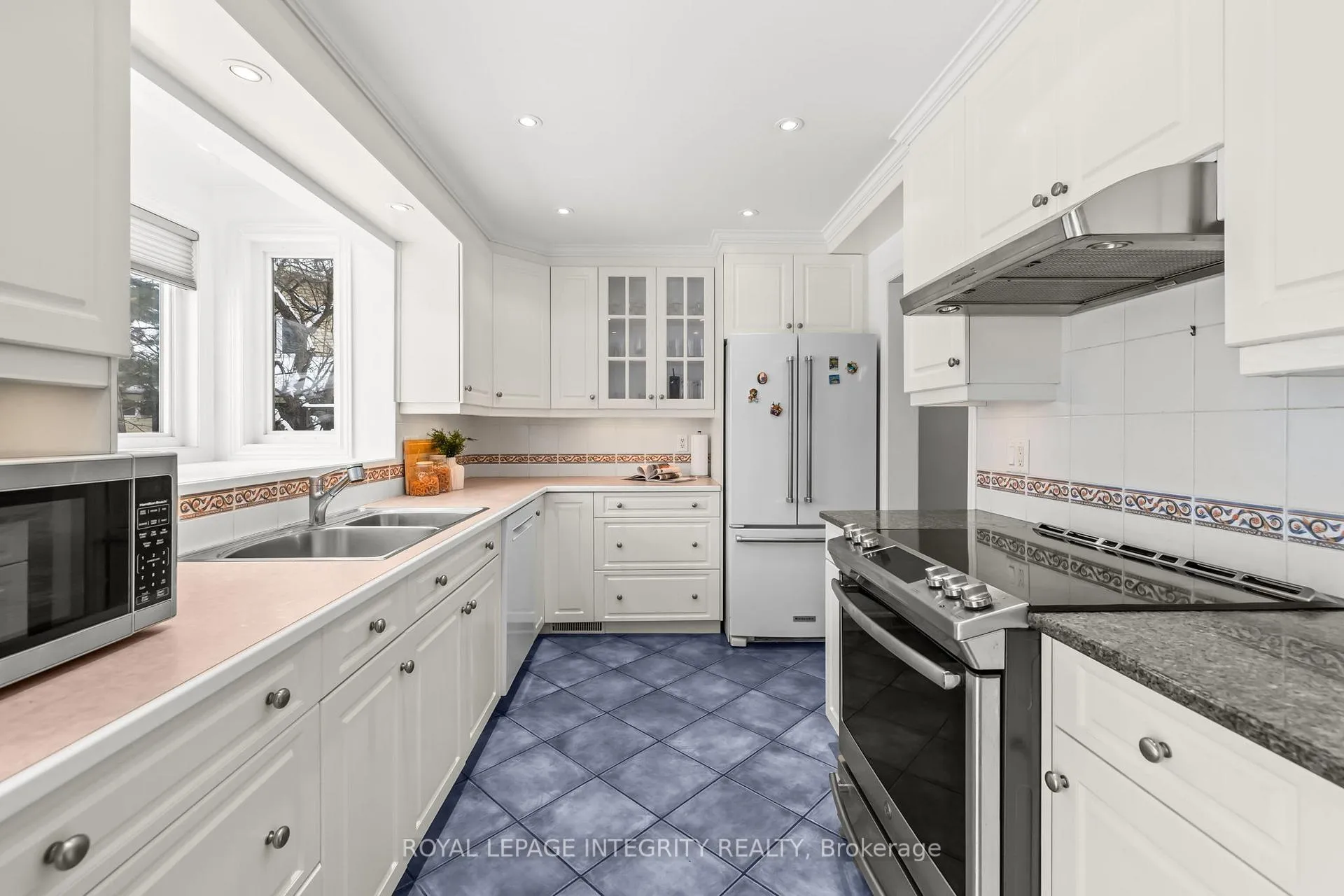 Photo 14 of 830 Acadian Gardens, Ottawa, Convent Glen — HOMEH