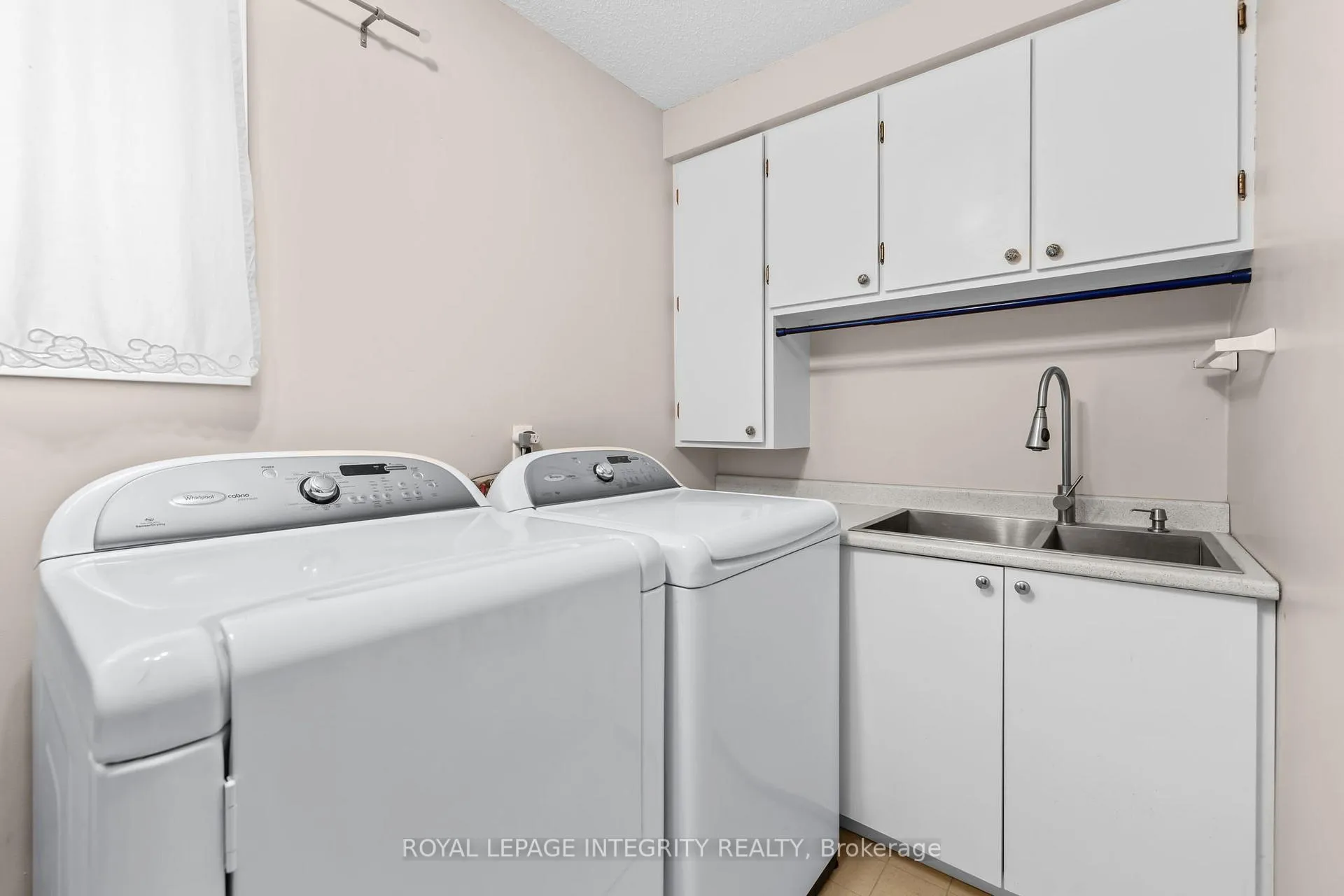 Photo 18 of 830 Acadian Gardens, Ottawa, Convent Glen — HOMEH