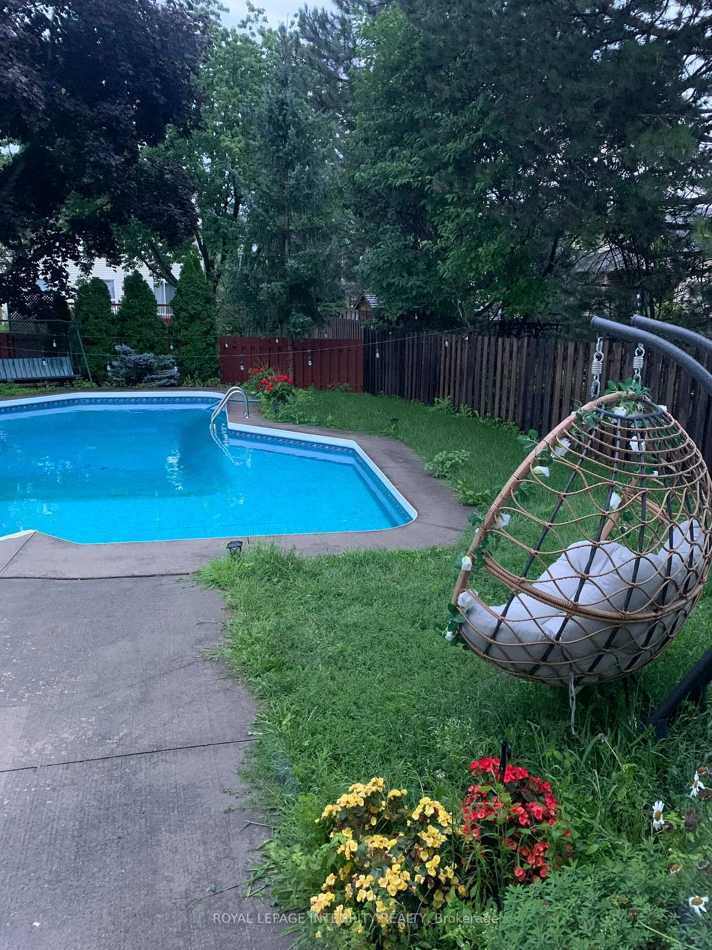 Photo 37 of 830 Acadian Gardens, Ottawa, Convent Glen — HOMEH