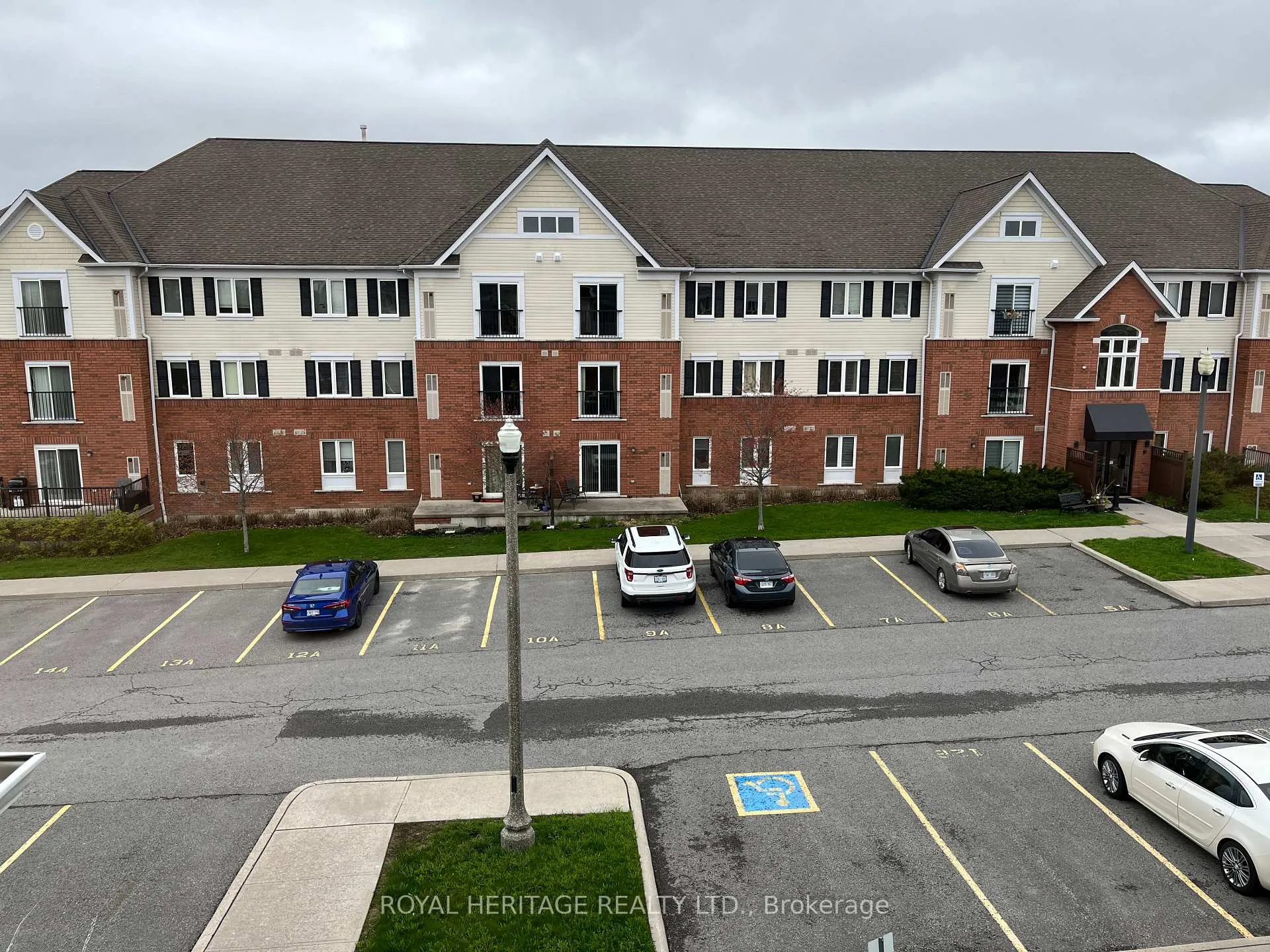 Front of Unit 307, 306 Spillsbury Drive