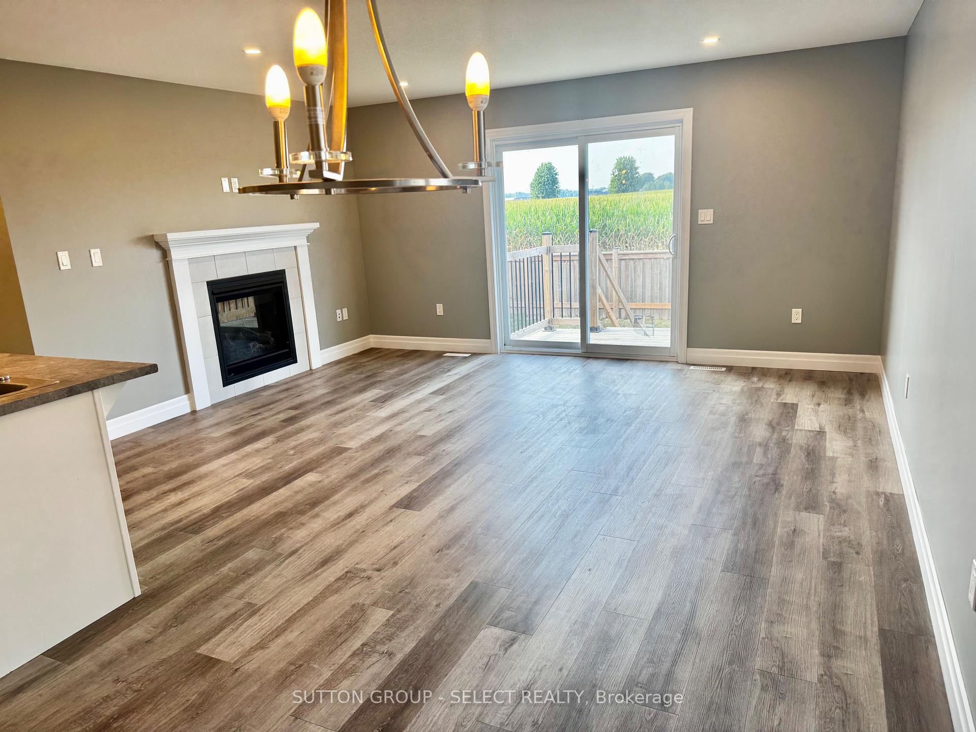 Photo 5 of 108 Gilmour Drive, Lucan Biddulph, Lucan — HOMEH