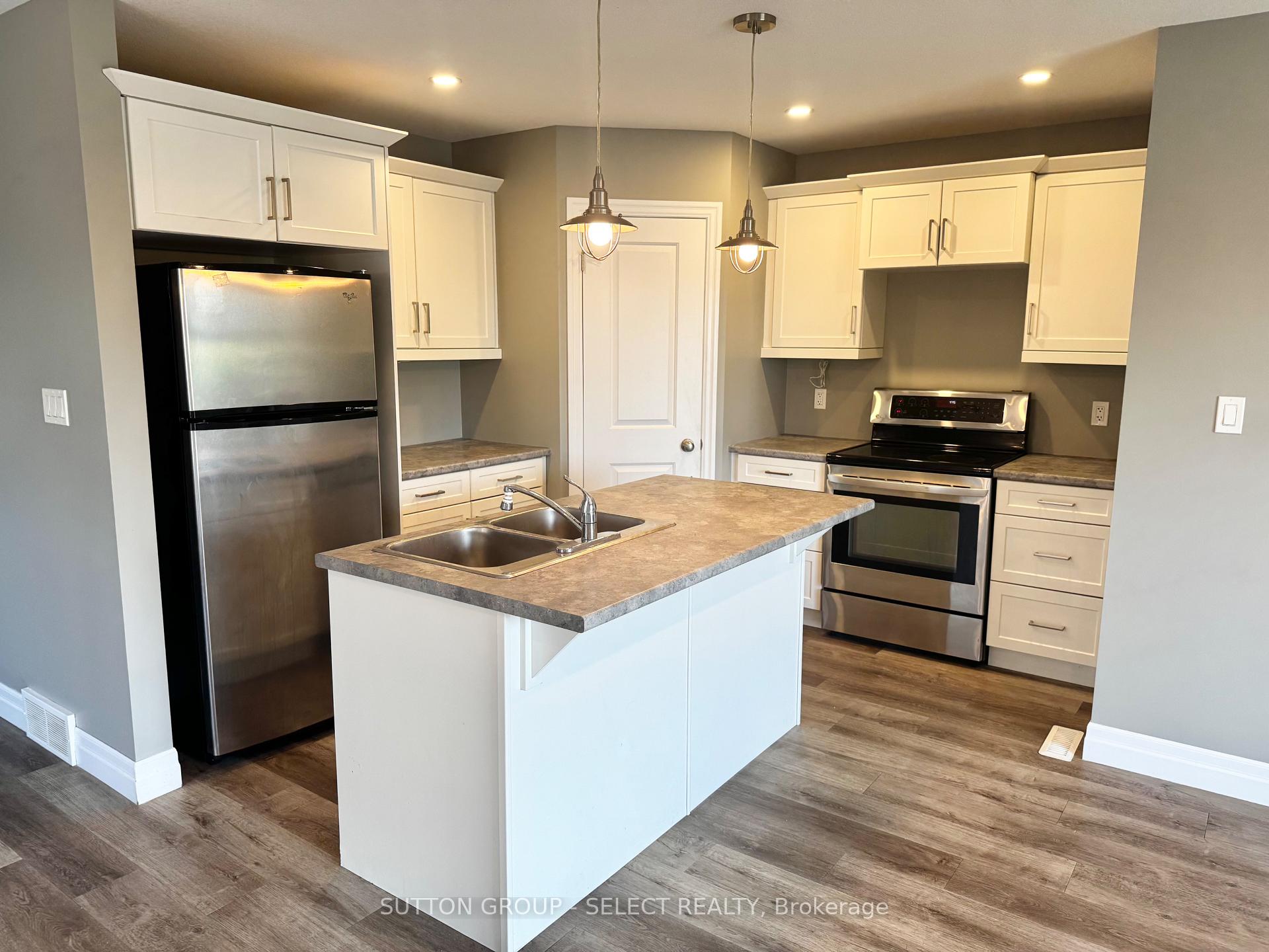 Photo 6 of 108 Gilmour Drive, Lucan Biddulph, Lucan — HOMEH