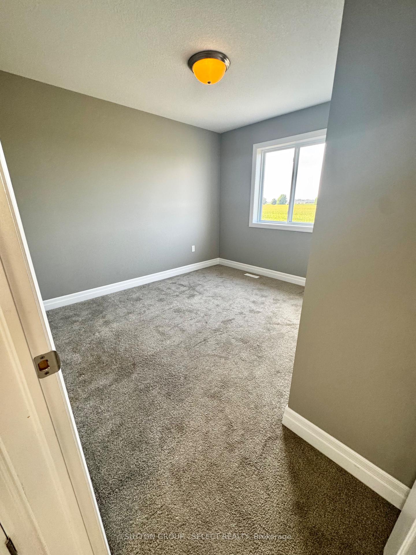 Photo 12 of 108 Gilmour Drive, Lucan Biddulph, Lucan — HOMEH