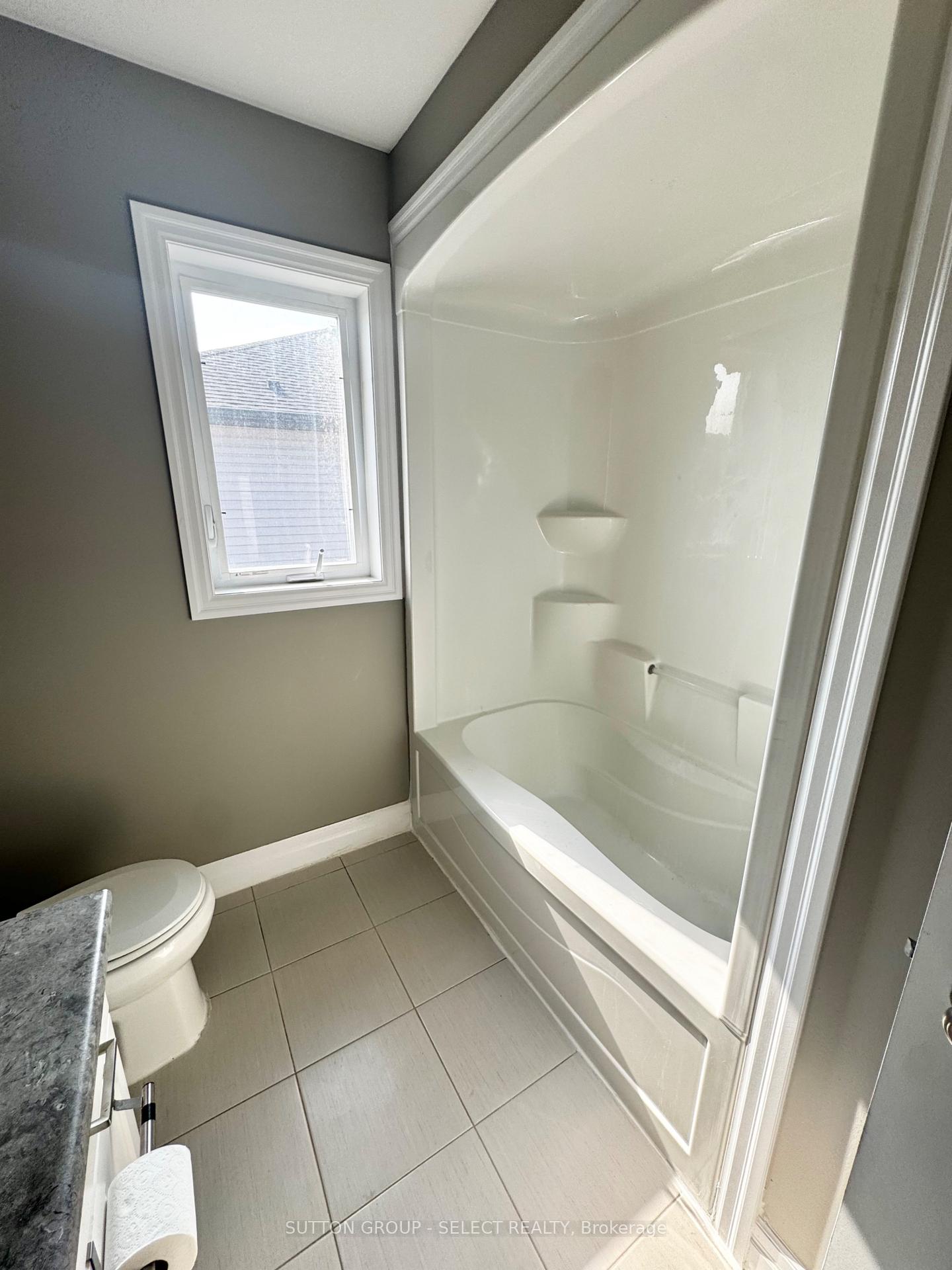 Photo 15 of 108 Gilmour Drive, Lucan Biddulph, Lucan — HOMEH