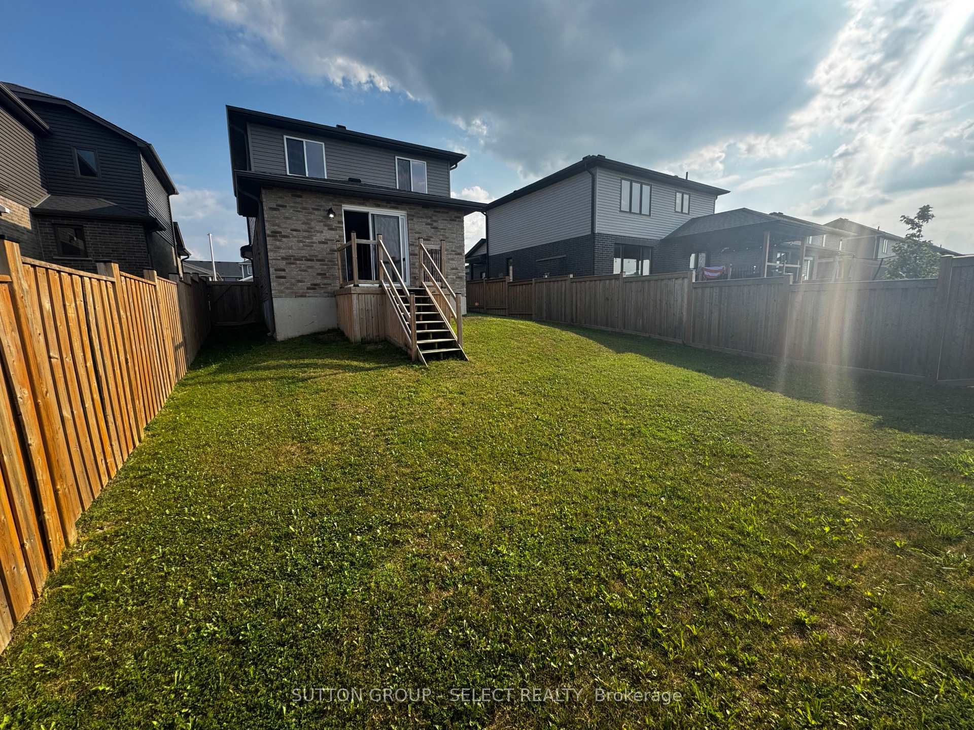 Photo 32 of 108 Gilmour Drive, Lucan Biddulph, Lucan — HOMEH
