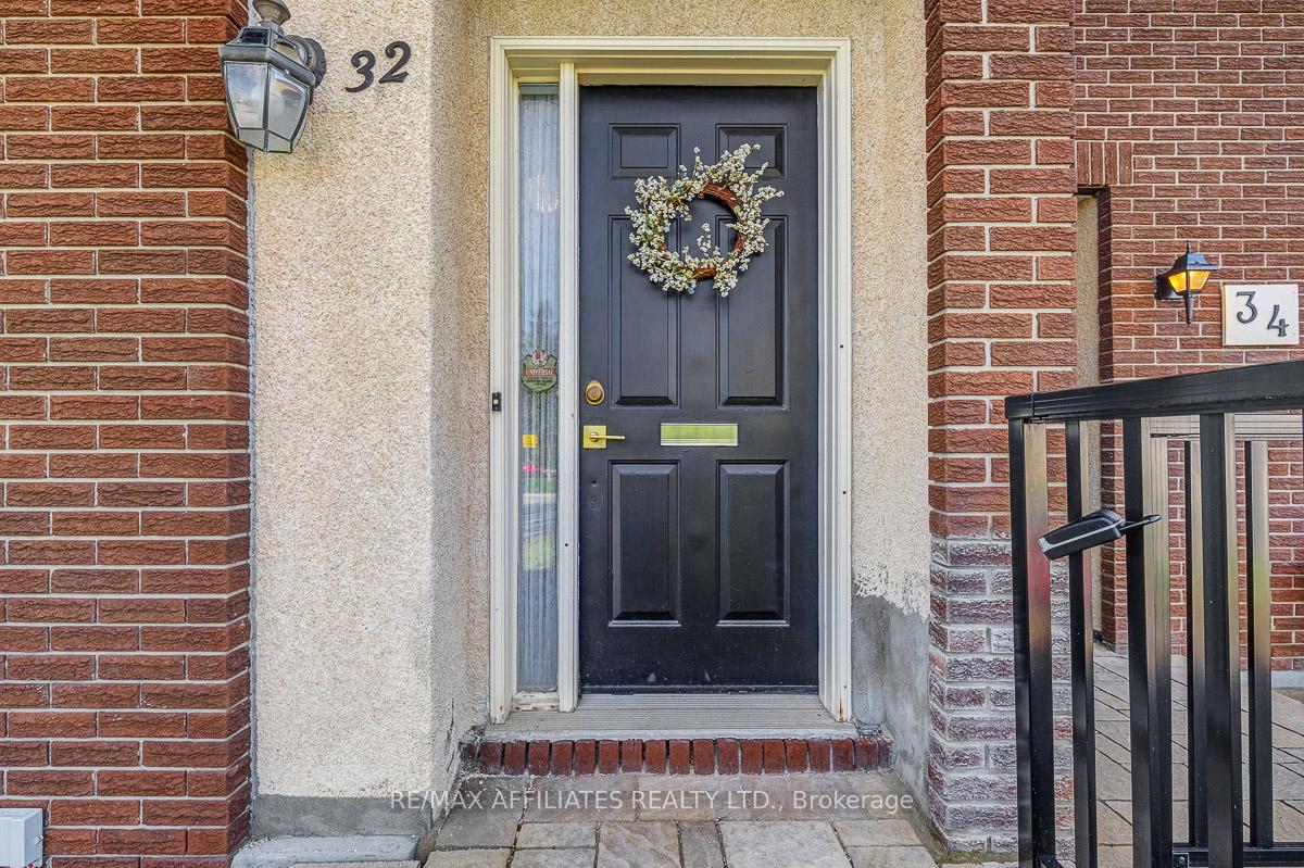 Photo 4 of 32 Gillespie Crescent, Ottawa, Hunt Club Woods — HOMEH