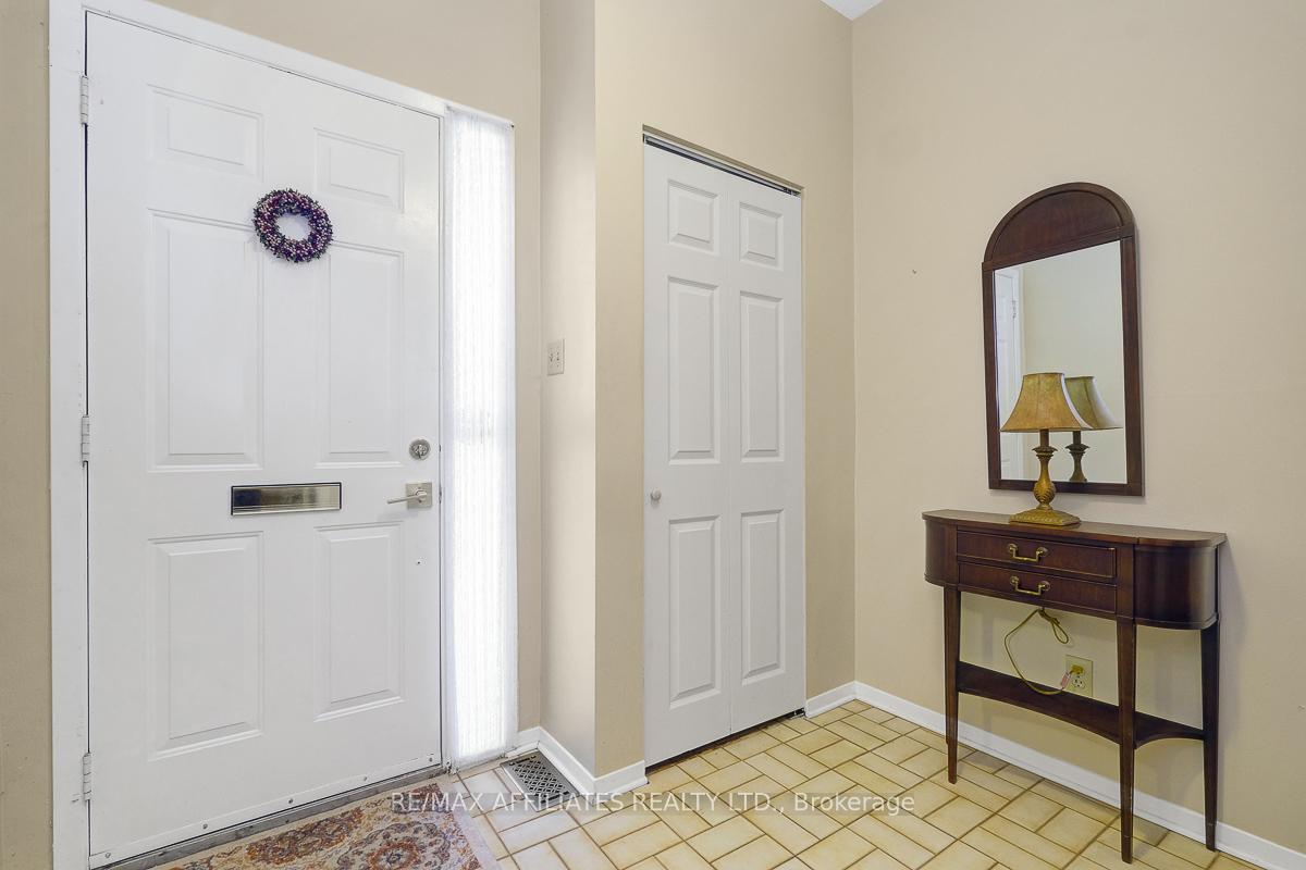Photo 5 of 32 Gillespie Crescent, Ottawa, Hunt Club Woods — HOMEH