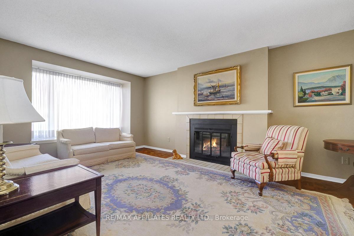 Photo 7 of 32 Gillespie Crescent, Ottawa, Hunt Club Woods — HOMEH