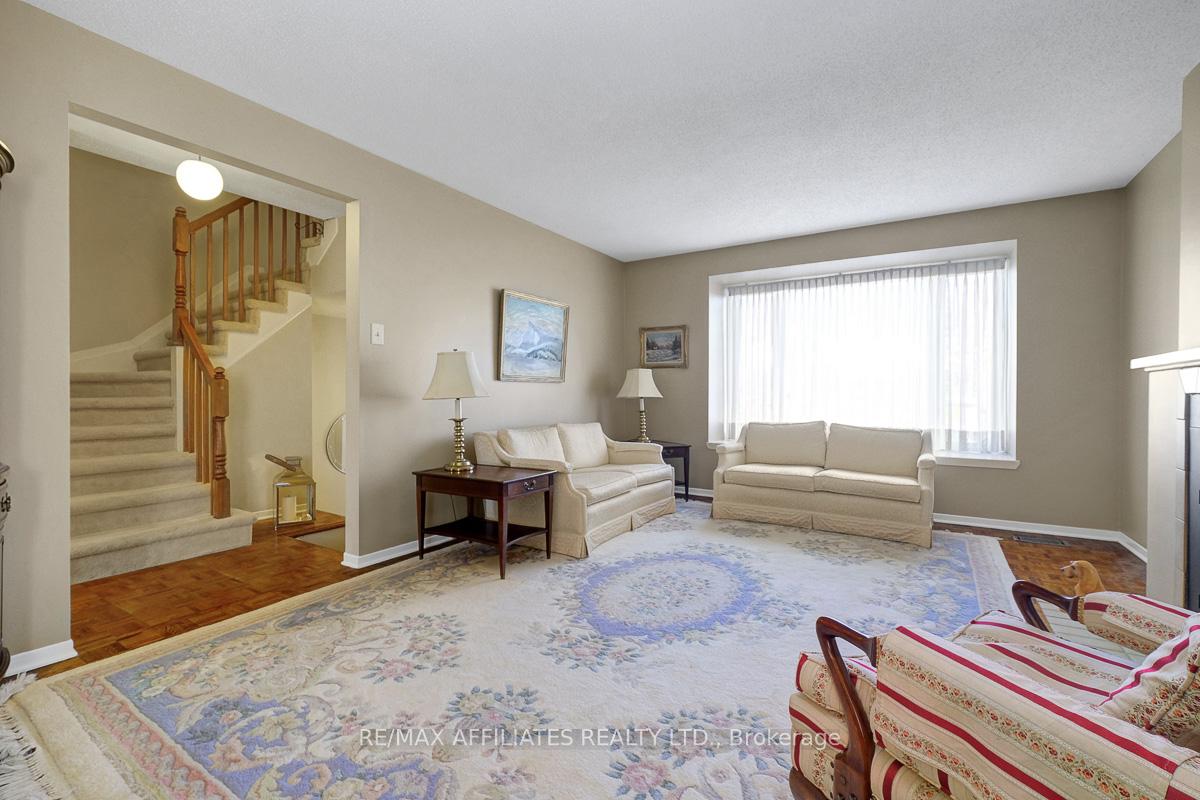 Photo 8 of 32 Gillespie Crescent, Ottawa, Hunt Club Woods — HOMEH