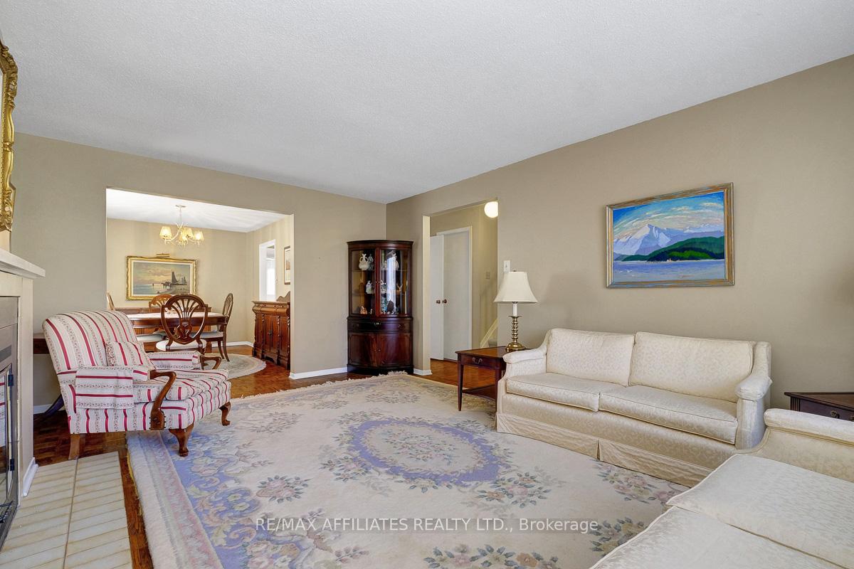 Photo 9 of 32 Gillespie Crescent, Ottawa, Hunt Club Woods — HOMEH
