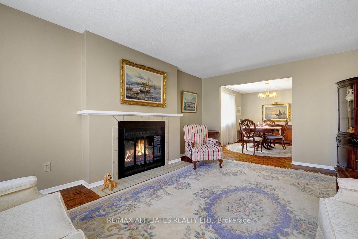 Photo 10 of 32 Gillespie Crescent, Ottawa, Hunt Club Woods — HOMEH