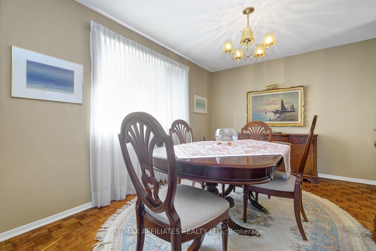Photo 11 of 32 Gillespie Crescent, Ottawa, Hunt Club Woods — HOMEH