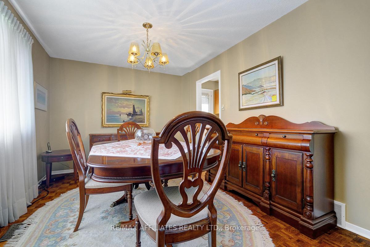 Photo 12 of 32 Gillespie Crescent, Ottawa, Hunt Club Woods — HOMEH