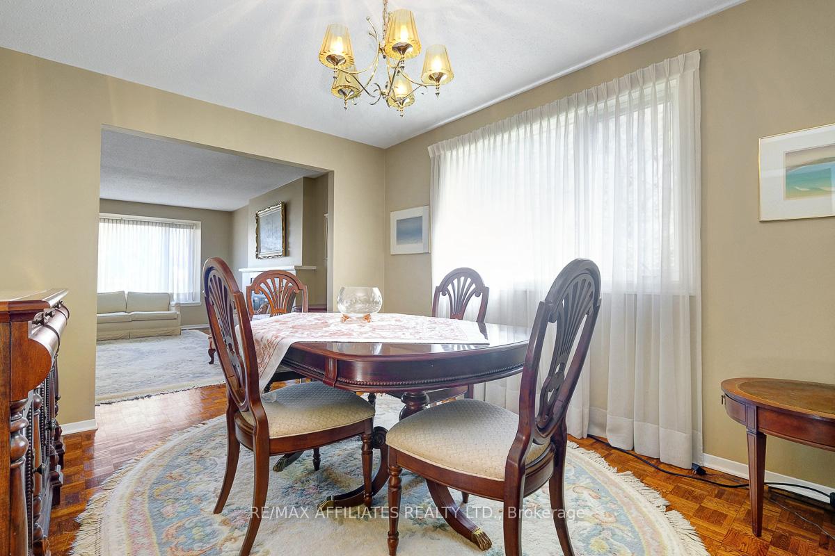 Photo 13 of 32 Gillespie Crescent, Ottawa, Hunt Club Woods — HOMEH