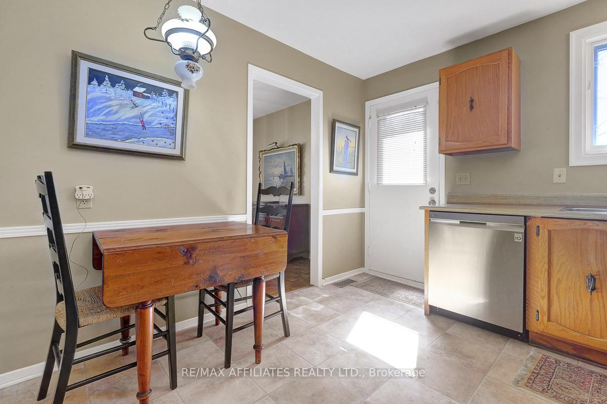 Photo 14 of 32 Gillespie Crescent, Ottawa, Hunt Club Woods — HOMEH