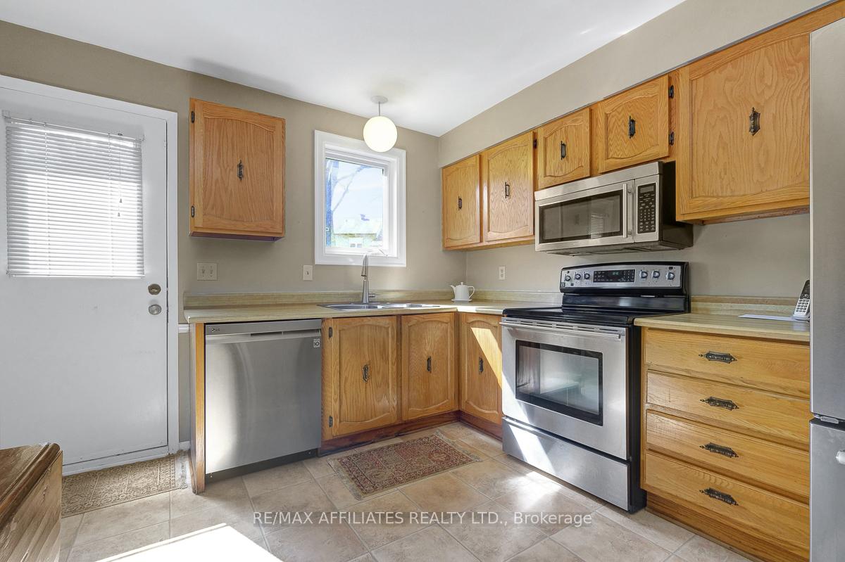 Photo 15 of 32 Gillespie Crescent, Ottawa, Hunt Club Woods — HOMEH