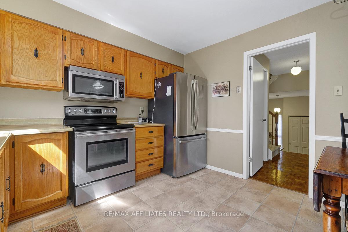 Photo 16 of 32 Gillespie Crescent, Ottawa, Hunt Club Woods — HOMEH